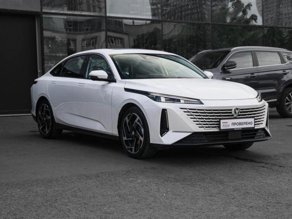 Changan Lamore с пробегом 2024 года, цена 2 100 000 рублей, 13037 км, седан, Автокод Объявления