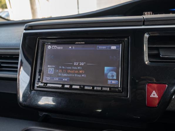 Honda Stepwgn V с пробегом 2015 года, цена 1 475 000 рублей, 275998 км, минивэн, Автокод Объявления