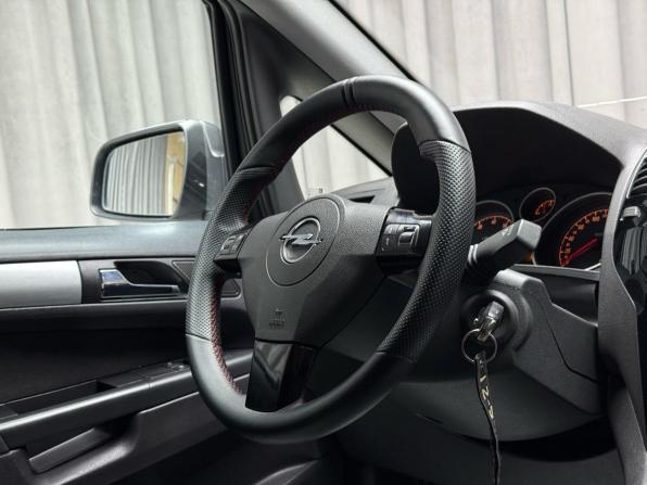 Opel Zafira B Рестайлинг с пробегом 2011 года, цена 729 000 рублей, 143900 км, компактвэн, Автокод Объявления