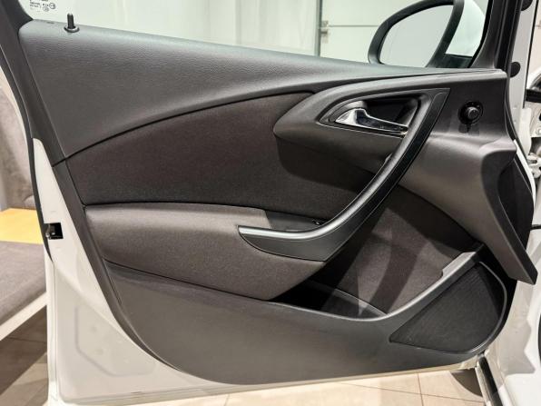 Opel Astra J с пробегом 2012 года, цена 579 000 рублей, 119682 км, хэтчбек, Автокод Объявления