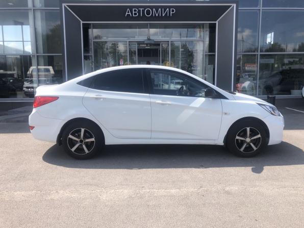 Hyundai Solaris I с пробегом 2012 года, цена 585 500 рублей, 267201 км, седан, Автокод Объявления