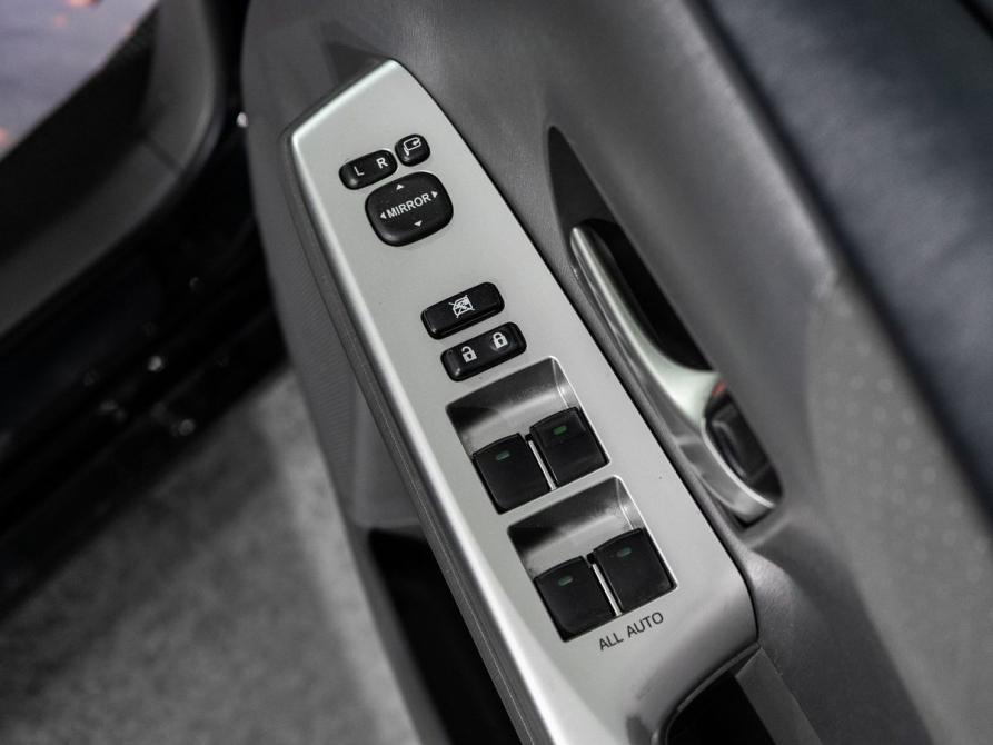 Toyota Prius Alpha I (ZVW40/41) Иркутск  - изображение 17