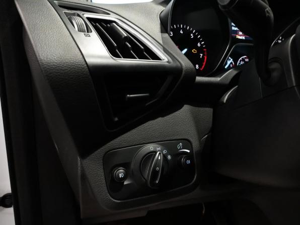 Ford Kuga II Рестайлинг с пробегом 2017 года, цена 1 650 000 рублей, 165864 км, внедорожник, Автокод Объявления