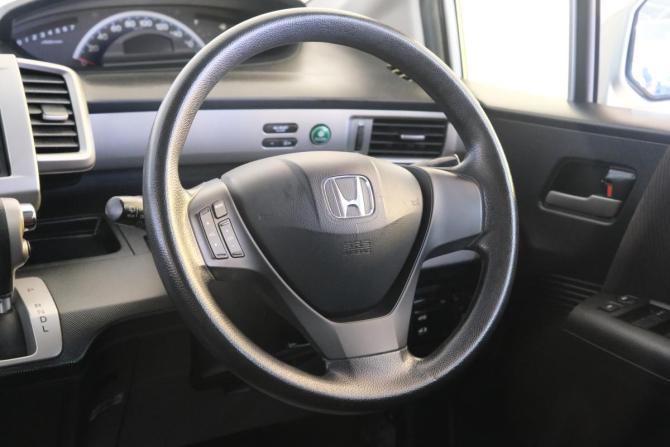 Honda Freed I Рестайлинг с пробегом 2013 года, цена 1 159 000 рублей, 160000 км, компактвэн, Автокод Объявления