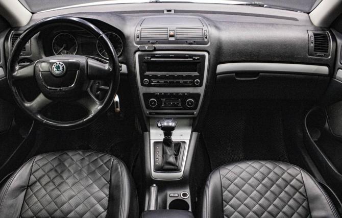 Skoda Octavia II (A5) Рестайлинг с пробегом 2013 года, цена 939 000 рублей, 272360 км, лифтбек, Автокод Объявления