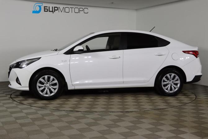 Hyundai Solaris II Рестайлинг с пробегом 2022 года, цена 1 699 990 рублей, 40469 км, седан, Автокод Объявления