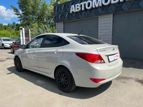 Hyundai Solaris I Рестайлинг с пробегом 2015 года, цена 806 490 рублей, 196000 км, седан, Автокод Объявления