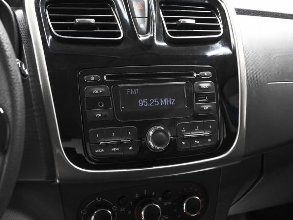 Renault Sandero II с пробегом 2015 года, цена 1 045 000 рублей, 76097 км, хэтчбек, Автокод Объявления