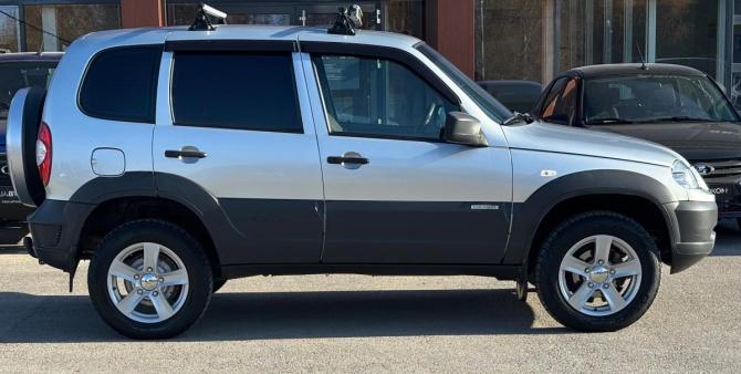 Chevrolet Niva I Рестайлинг с пробегом 2018 года, цена 740 000 рублей, 93730 км, внедорожник, Автокод Объявления