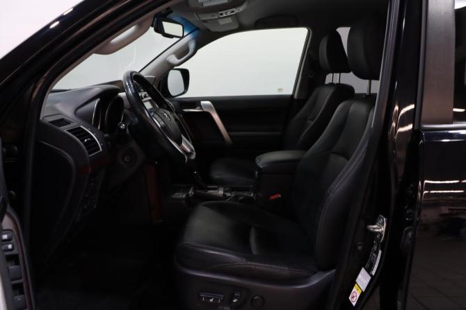 Toyota Land Cruiser Prado 150 Series Рестайлинг 1 с пробегом 2017 года, цена 3 990 000 рублей, 155150 км, внедорожник, Автокод Объявления