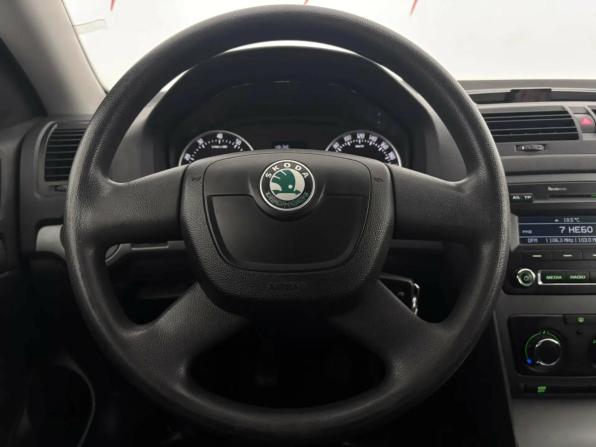 Skoda Octavia II (A5) Рестайлинг с пробегом 2013 года, цена 810 000 рублей, 128354 км, лифтбек, Автокод Объявления