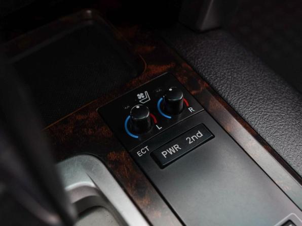 Toyota Land Cruiser 200 Series Рестайлинг 1 с пробегом 2012 года, цена 2 950 000 рублей, 290137 км, внедорожник, Автокод Объявления