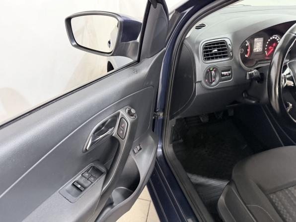 Volkswagen Polo V Рестайлинг с пробегом 2015 года, цена 890 000 рублей, 173128 км, седан, Автокод Объявления