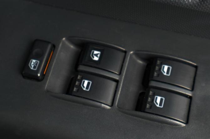 Toyota bB II Рестайлинг с пробегом 2013 года, цена 999 000 рублей, 123000 км, компактвэн, Автокод Объявления