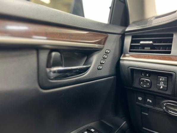Lexus ES VI с пробегом 2014 года, цена 2 390 000 рублей, 131250 км, седан, Автокод Объявления