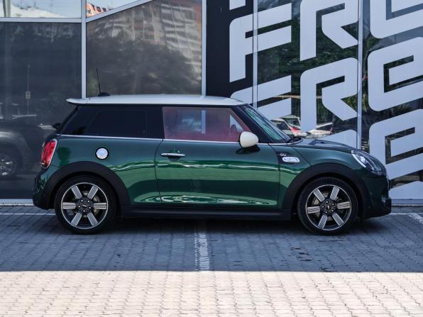 Mini Hatch III (F55/F56) Рестайлинг с пробегом 2019 года, цена 2 650 000 рублей, 112551 км, хэтчбек, Автокод Объявления