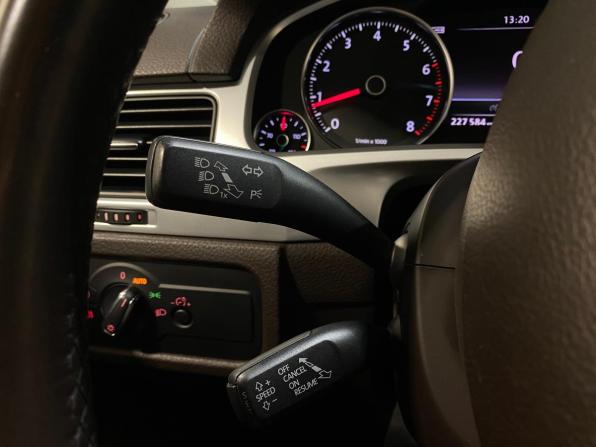 Volkswagen Touareg II с пробегом 2011 года, цена 1 980 000 рублей, 227584 км, внедорожник, Автокод Объявления