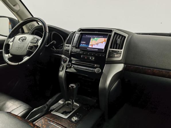 Toyota Land Cruiser 200 Series Рестайлинг 1 с пробегом 2013 года, цена 3 649 000 рублей, 275286 км, внедорожник, Автокод Объявления