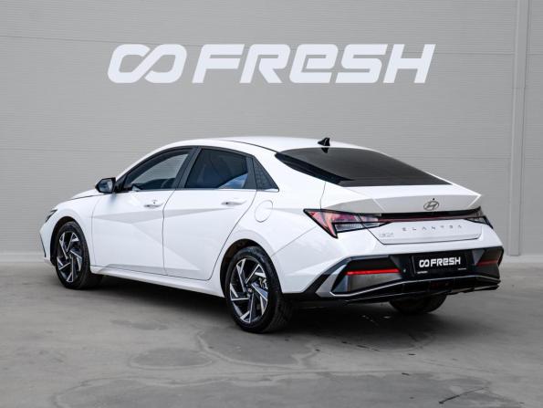 Hyundai Elantra VII (CN7) Рестайлинг с пробегом 2023 года, цена 2 089 000 рублей, 48671 км, седан, Автокод Объявления