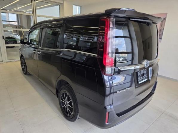 Toyota Voxy III (R80) с пробегом 2015 года, цена 1 800 000 рублей, 208185 км, минивэн, Автокод Объявления