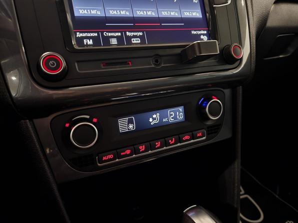 Volkswagen Polo V Рестайлинг с пробегом 2019 года, цена 1 300 000 рублей, 109000 км, седан, Автокод Объявления
