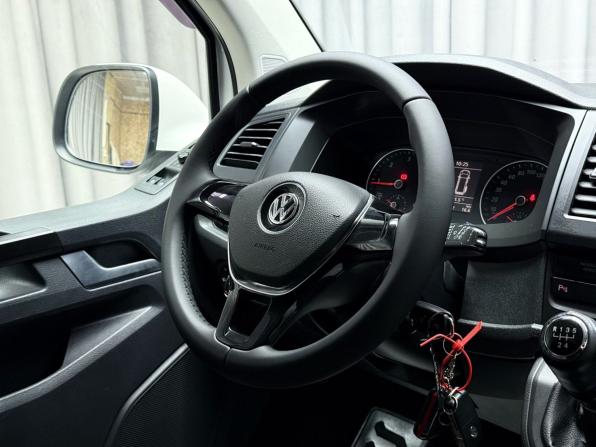 Volkswagen Caravelle T6 с пробегом 2015 года, цена 2 549 000 рублей, 242017 км, минивэн, Автокод Объявления