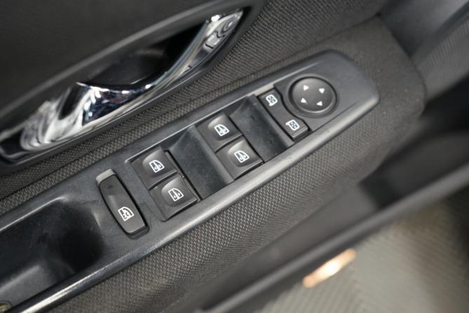 Renault Megane III Рестайлинг 2 с пробегом 2013 года, цена 988 000 рублей, 198000 км, хэтчбек, Автокод Объявления