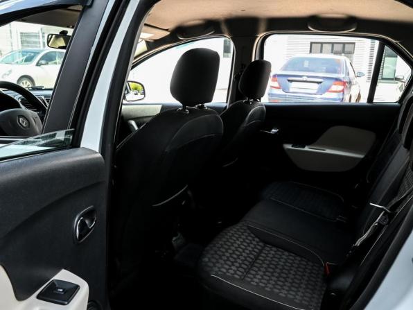 Renault Logan II с пробегом 2015 года, цена 889 000 рублей, 77435 км, седан, Автокод Объявления