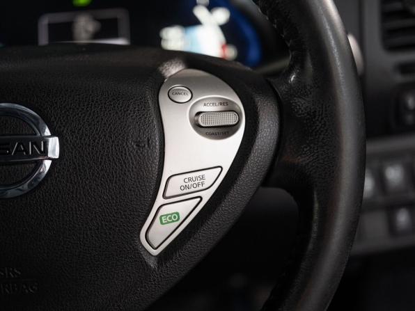 Nissan Leaf I (ZE0/AZE0) с пробегом 2014 года, цена 855 000 рублей, 123605 км, хэтчбек, Автокод Объявления