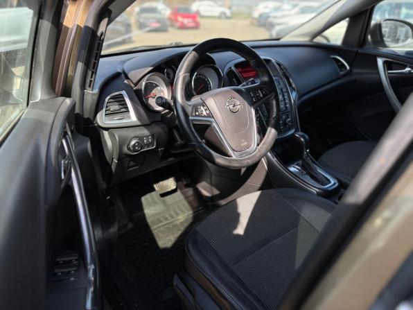 Opel Astra J Рестайлинг с пробегом 2013 года, цена 590 000 рублей, 187564 км, седан, Автокод Объявления
