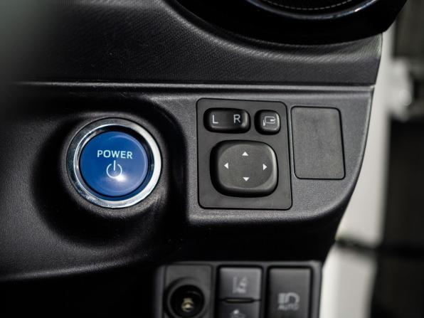 Toyota Aqua I Рестайлинг 2 с пробегом 2017 года, цена 1 329 500 рублей, 75357 км, хэтчбек, Автокод Объявления