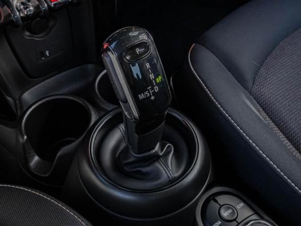 Mini Hatch III (F55/F56) Рестайлинг с пробегом 2018 года, цена 2 099 000 рублей, 36345 км, хэтчбек, Автокод Объявления