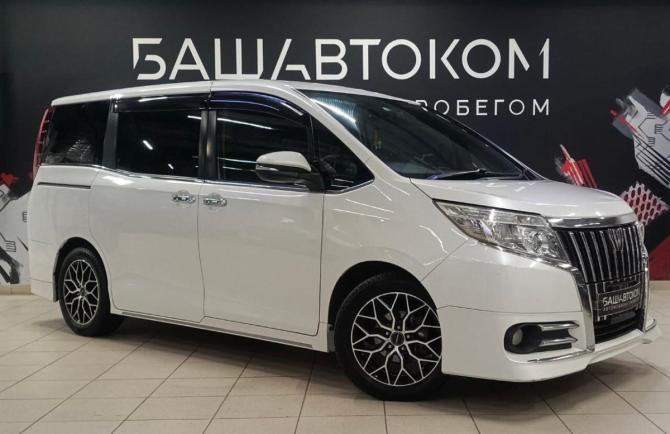 Toyota Esquire I с пробегом 2015 года, цена 1 999 000 рублей, 142500 км, минивэн, Автокод Объявления