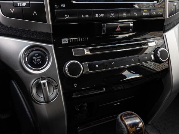Toyota Land Cruiser 200 Series Рестайлинг 1 с пробегом 2012 года, цена 3 750 000 рублей, 133527 км, внедорожник, Автокод Объявления