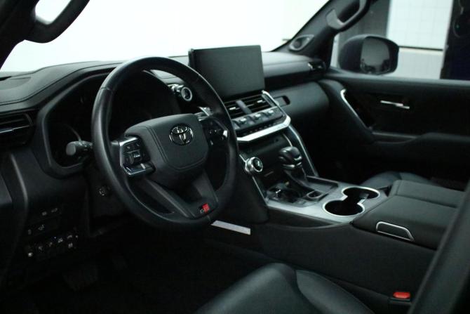 Toyota Land Cruiser 300 Series с пробегом 2021 года, цена 14 995 000 рублей, 10051 км, внедорожник, Автокод Объявления