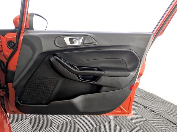 Ford Fiesta Mk6 Рестайлинг с пробегом 2019 года, цена 1 150 000 рублей, 62154 км, хэтчбек, Автокод Объявления