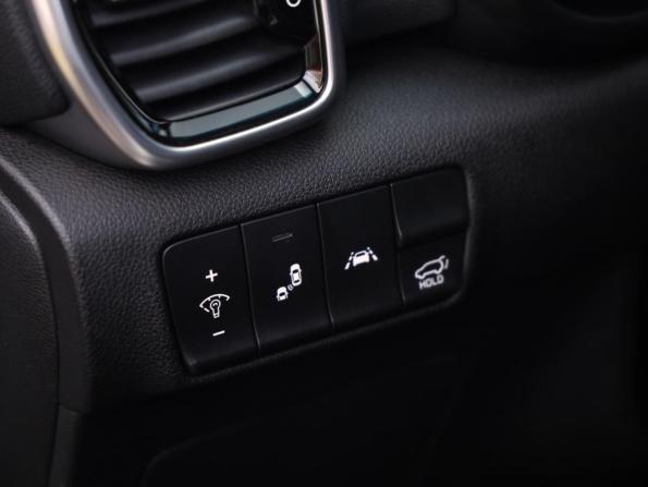 Kia Sportage IV Рестайлинг с пробегом 2018 года, цена 2 239 000 рублей, 95890 км, внедорожник, Автокод Объявления