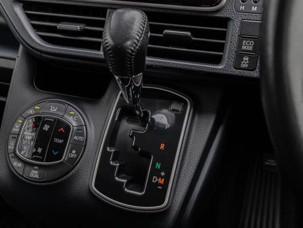 Toyota Voxy III (R80) с пробегом 2014 года, цена 2 149 000 рублей, 104105 км, минивэн, Автокод Объявления