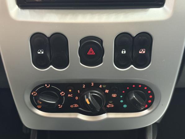 Renault Sandero I с пробегом 2014 года, цена 865 000 рублей, 65682 км, хэтчбек, Автокод Объявления