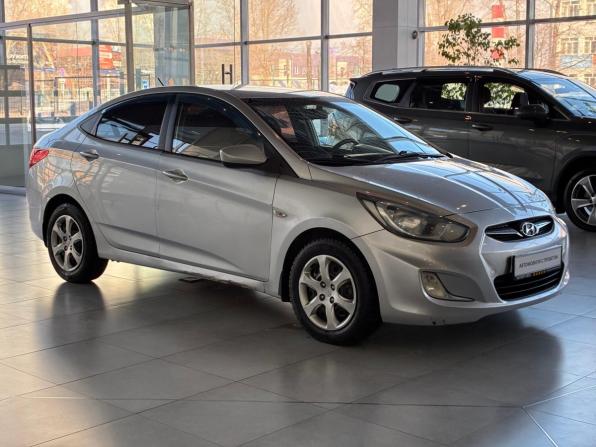 Hyundai Solaris I с пробегом 2012 года, цена 620 000 рублей, 213000 км, седан, Автокод Объявления