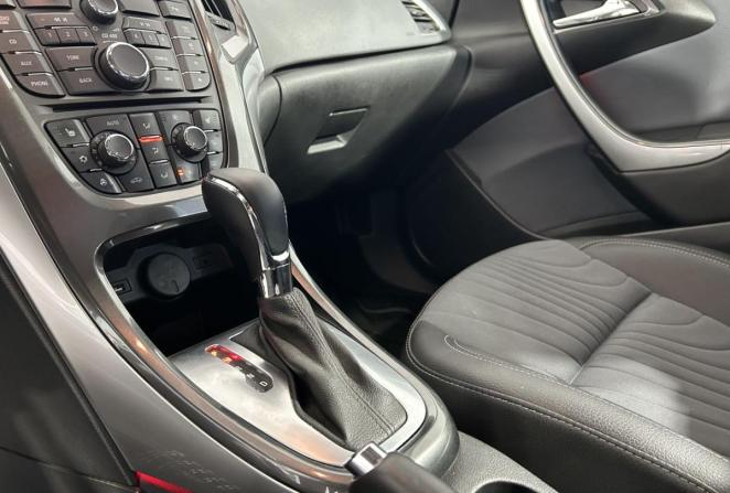 Opel Astra J Рестайлинг с пробегом 2013 года, цена 970 000 рублей, 229046 км, хэтчбек, Автокод Объявления