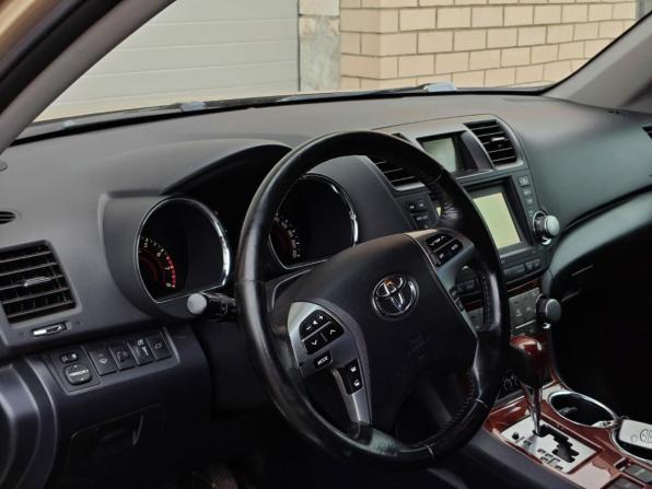 Toyota Highlander II (XU40) Рестайлинг с пробегом 2011 года, цена 1 689 000 рублей, 140000 км, внедорожник, Автокод Объявления