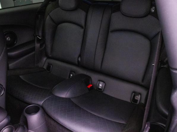 Mini Hatch III (F55/F56) Рестайлинг с пробегом 2019 года, цена 2 700 000 рублей, 64483 км, хэтчбек, Автокод Объявления