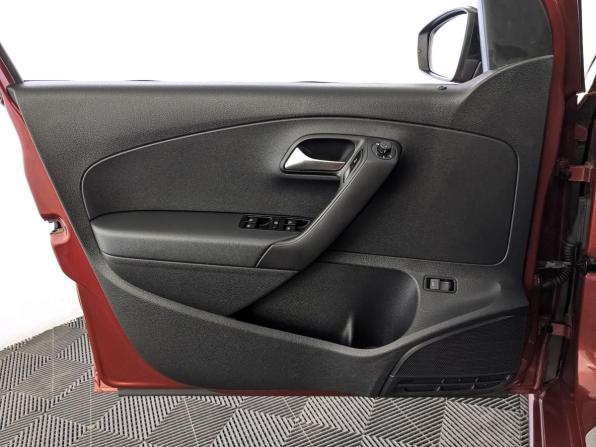 Volkswagen Polo V Рестайлинг с пробегом 2017 года, цена 1 300 000 рублей, 68163 км, седан, Автокод Объявления