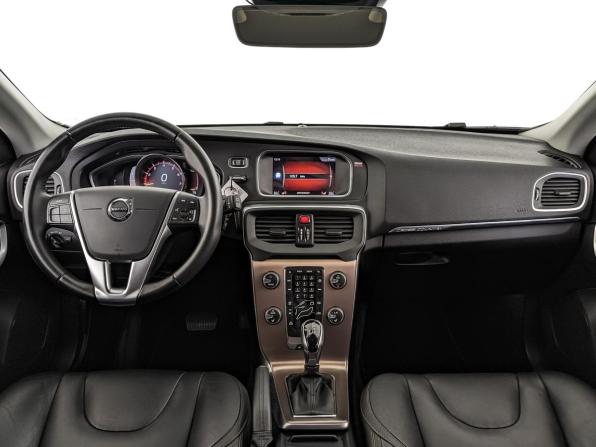 Volvo V40 II Рестайлинг с пробегом 2019 года, цена 2 260 000 рублей, 28752 км, хэтчбек, Автокод Объявления