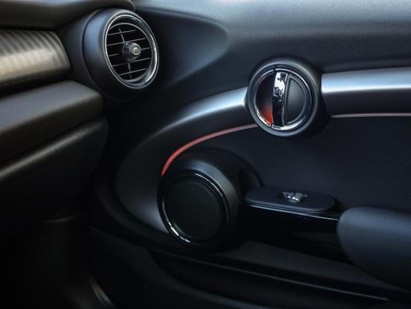 Mini Hatch III (F55/F56) Рестайлинг с пробегом 2020 года, цена 2 399 000 рублей, 82000 км, хэтчбек, Автокод Объявления