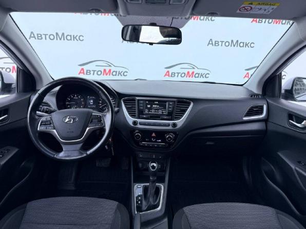Hyundai Solaris II с пробегом 2018 года, цена 1 330 000 рублей, 161725 км, седан, Автокод Объявления