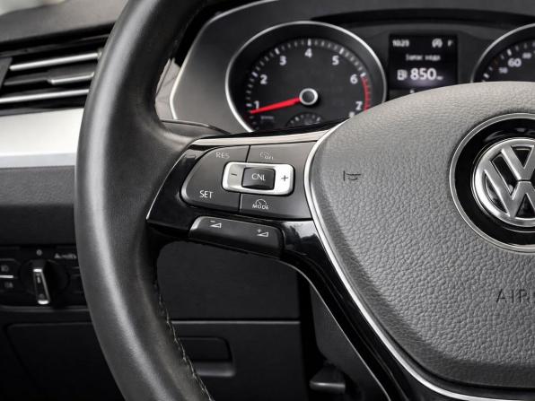 Volkswagen Passat B8 с пробегом 2018 года, цена 1 687 000 рублей, 235426 км, седан, Автокод Объявления