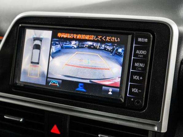 Toyota Sienta II Рестайлинг с пробегом 2018 года, цена 1 349 500 рублей, 128303 км, компактвэн, Автокод Объявления