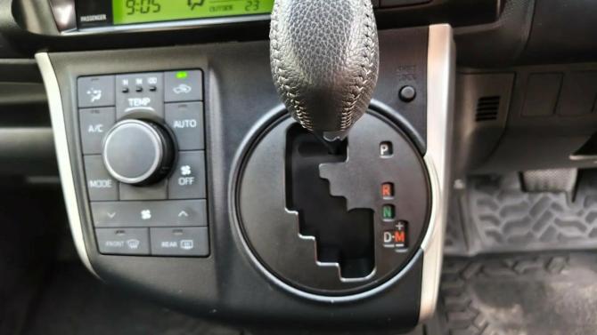 Toyota Wish II с пробегом 2011 года, цена 1 099 000 рублей, 192072 км, минивэн, Автокод Объявления